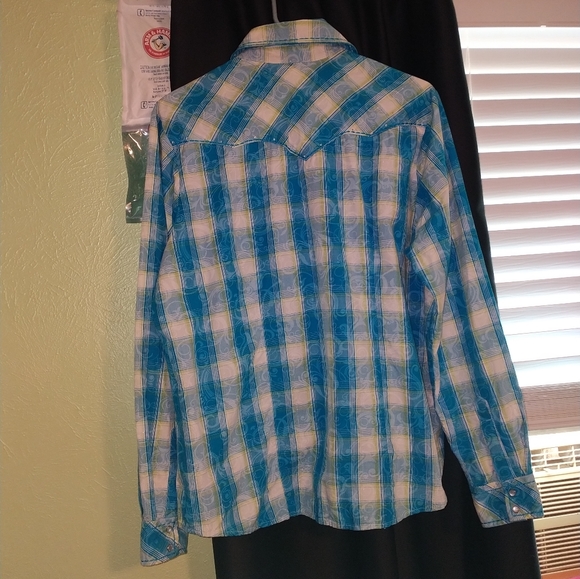 Cowgirl Legend long sleeve Pearl snap button up Collared Shirt. - Picture 2 of 5